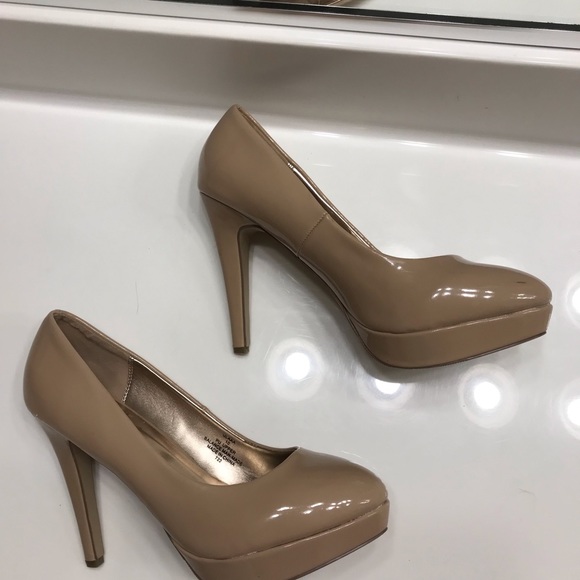 👡PRICE DROP👡 Madden Girl Tan Patent Leather Platform Heels – 10 - Picture 5 of 8